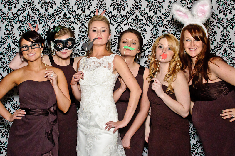 wedding-photobooth-bride-bridesmaids